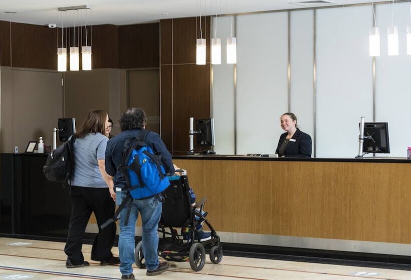 هتل Crowne Plaza Canberra, An Ihg