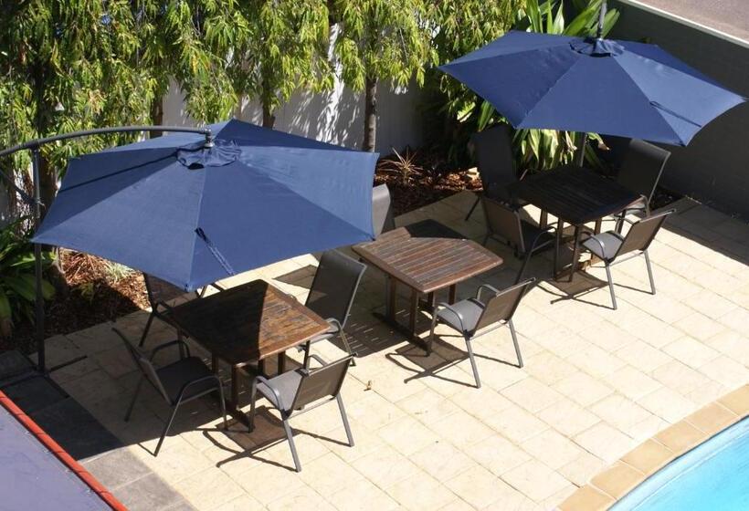 هتل Darwin Poinciana Inn