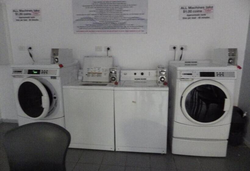 ホテル Darwin Poinciana Inn