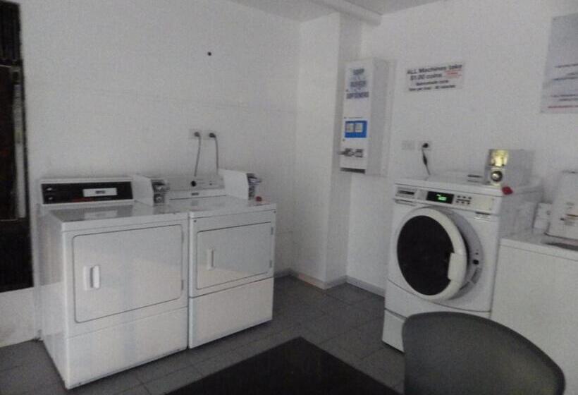 هتل Darwin Poinciana Inn