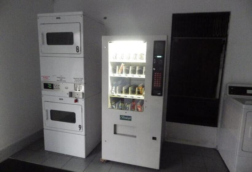 ホテル Darwin Poinciana Inn