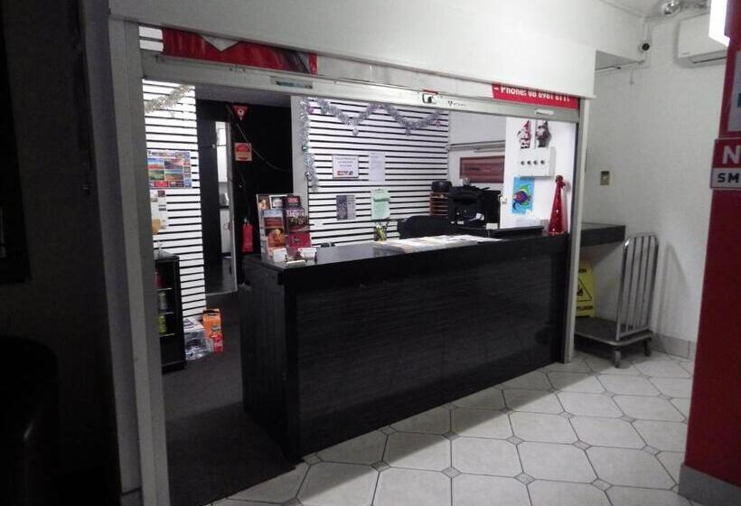 ホテル Darwin Poinciana Inn