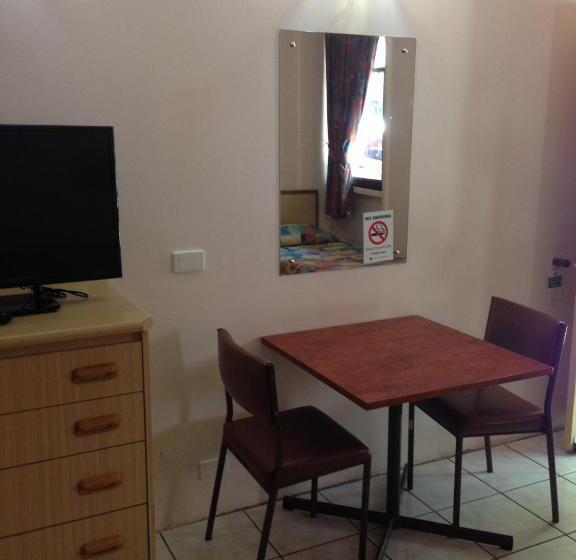 ホテル Darwin Poinciana Inn