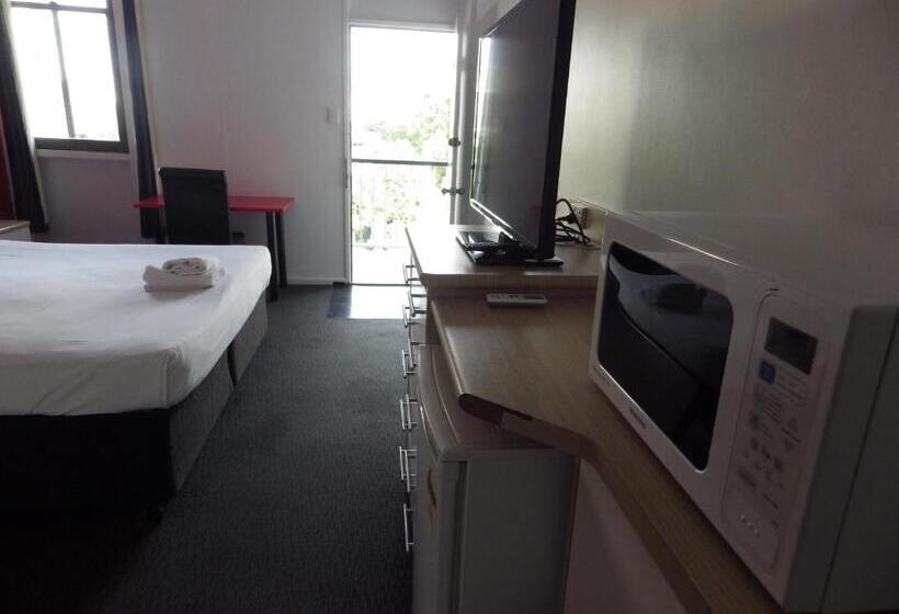 هتل Darwin Poinciana Inn