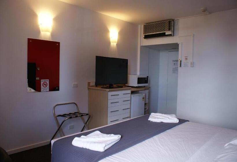 هتل Darwin Poinciana Inn