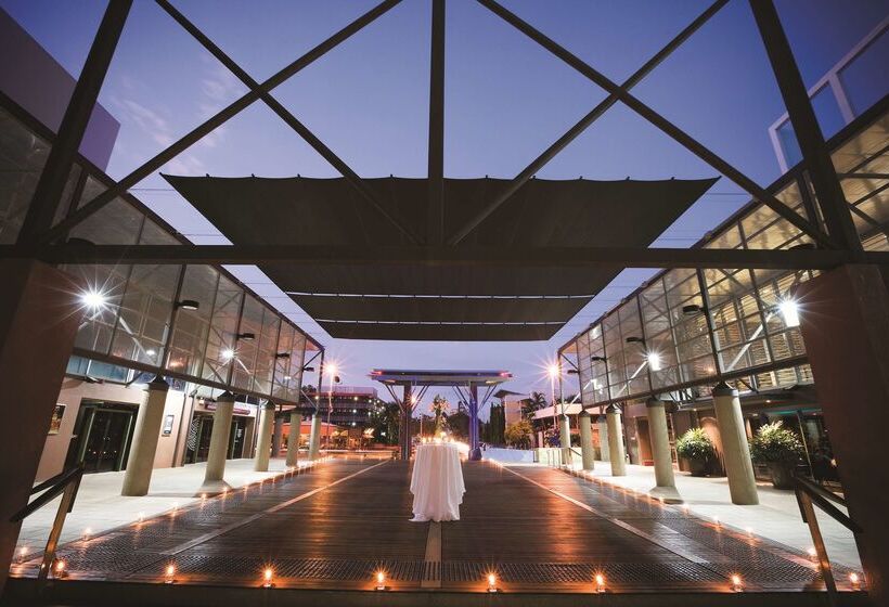 ホテル Doubletree By Hilton Darwin Esplanade