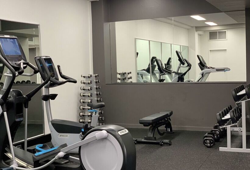 ホテル Doubletree By Hilton Darwin Esplanade