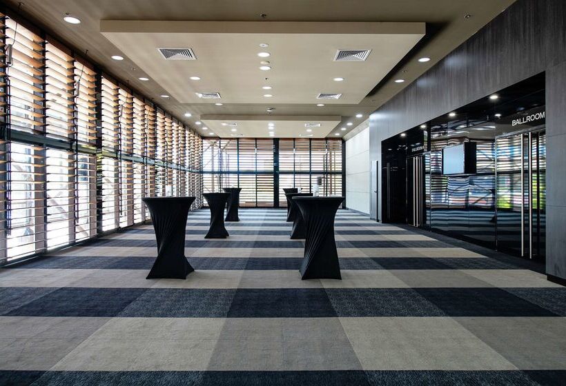 ホテル Doubletree By Hilton Darwin Esplanade