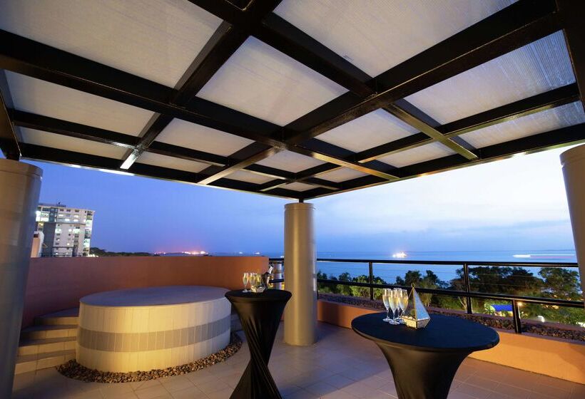 ホテル Doubletree By Hilton Darwin Esplanade