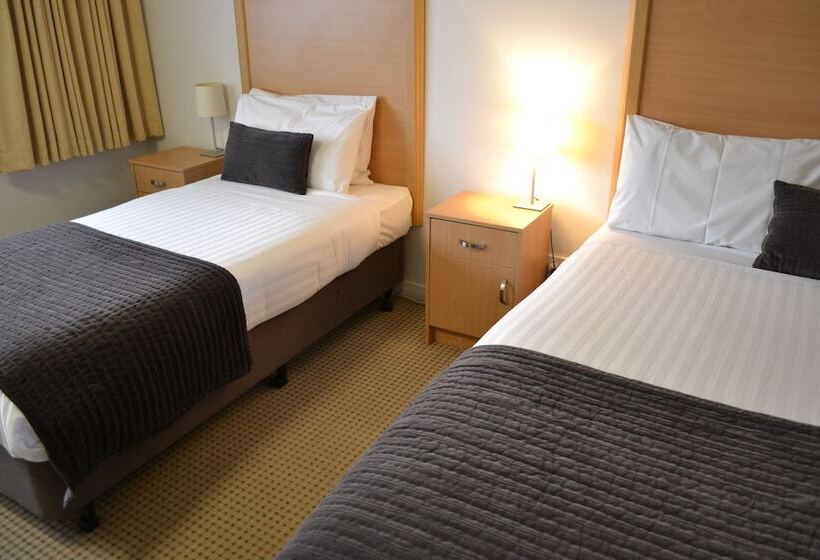 בית מלון כפרי Eastern Sands City Centre