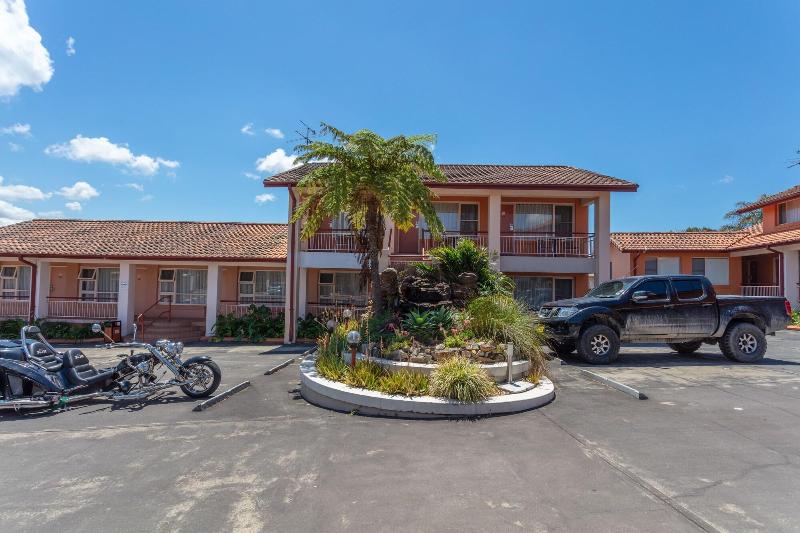 בית מלון כפרי Engadine Motor Inn