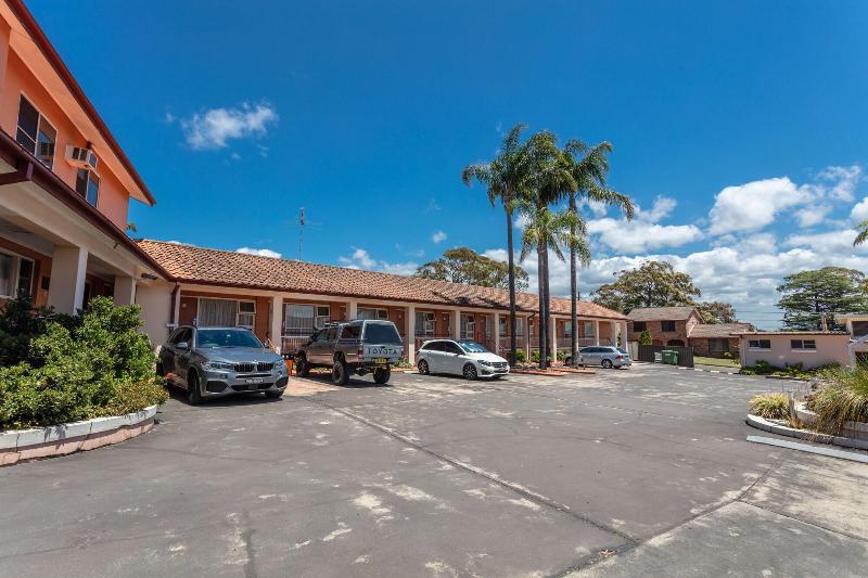 בית מלון כפרי Engadine Motor Inn