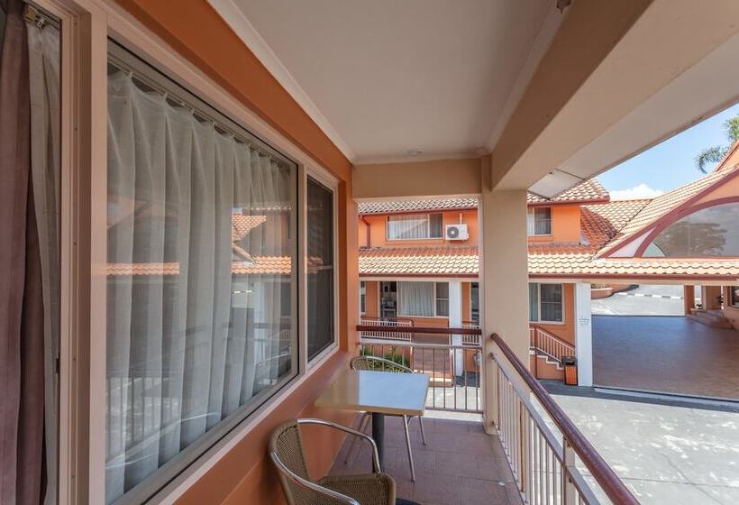 בית מלון כפרי Engadine Motor Inn