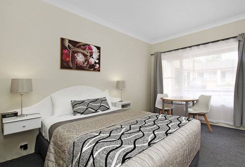 בית מלון כפרי Engadine Motor Inn