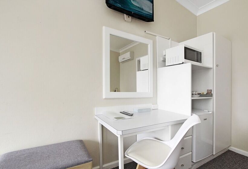 בית מלון כפרי Engadine Motor Inn