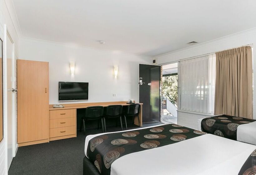 هتل Flag Motor Lodge