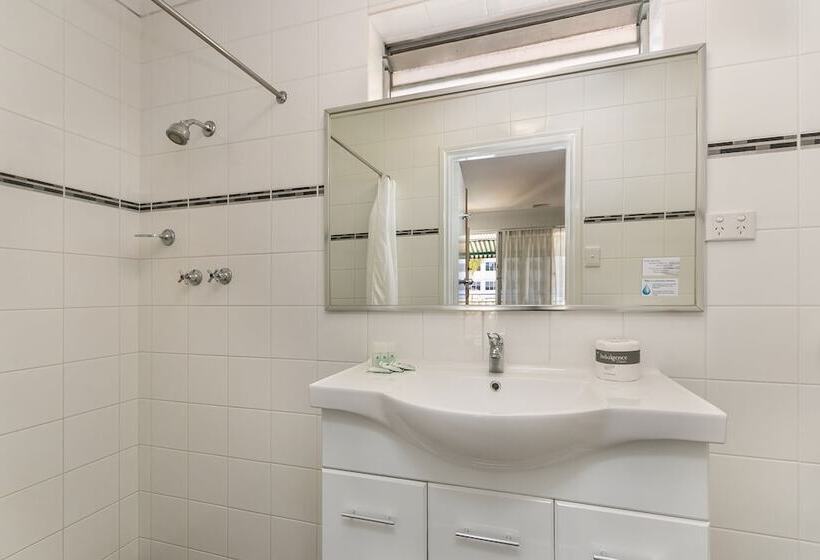 هتل Flag Motor Lodge