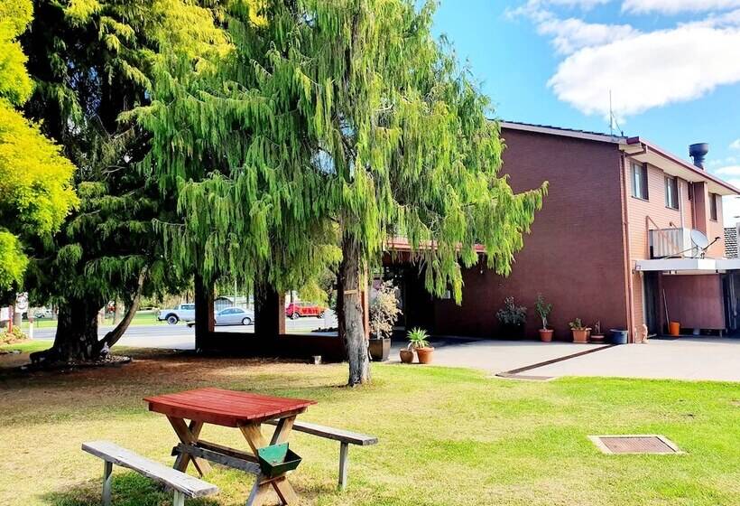 בית מלון כפרי Golden Grain Motor Inn