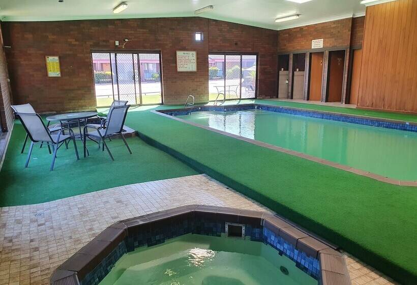 בית מלון כפרי Golden Grain Motor Inn