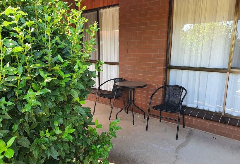 בית מלון כפרי Golden Grain Motor Inn