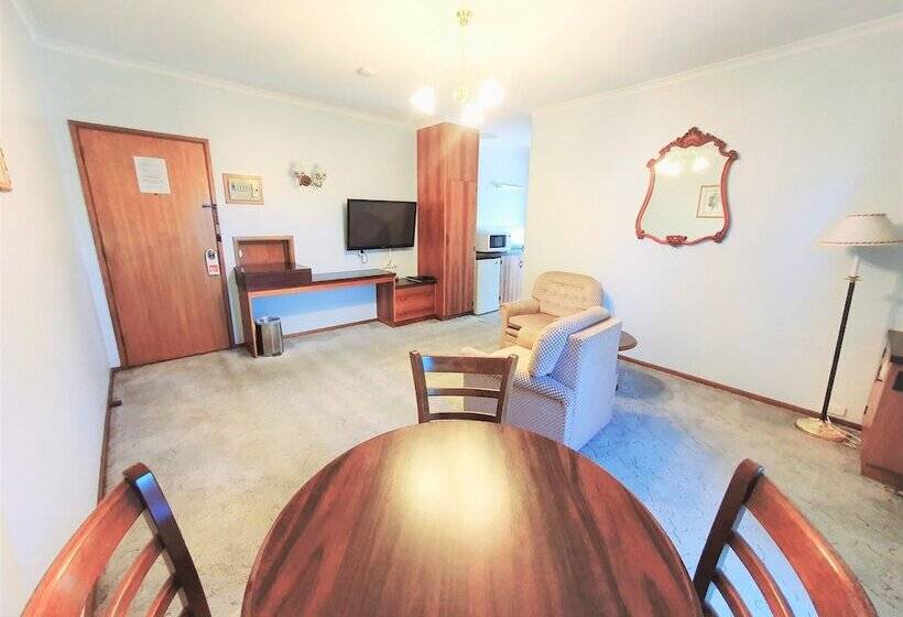 בית מלון כפרי Golden Grain Motor Inn