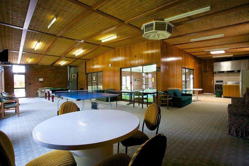 בית מלון כפרי Golden Grain Motor Inn