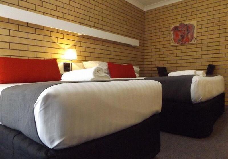 فندق Golden Harvest Motor Inn Moree