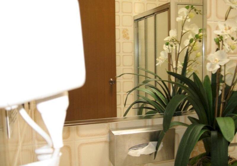 فندق Golden Harvest Motor Inn Moree