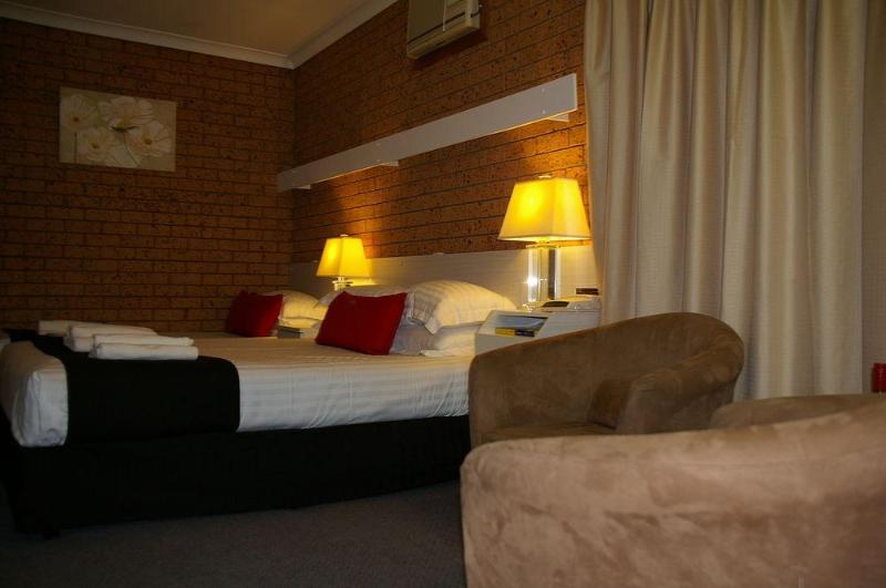 فندق Golden Harvest Motor Inn Moree