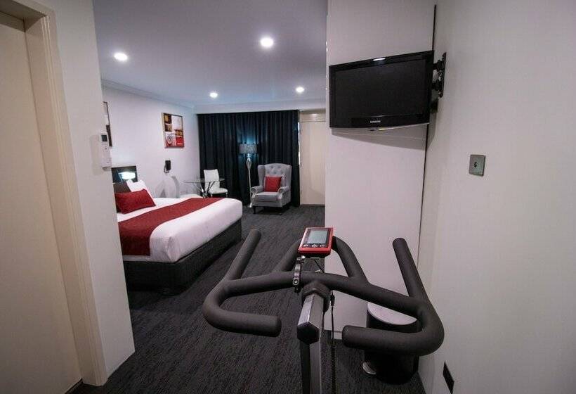 هتل Golden West Motor Inn