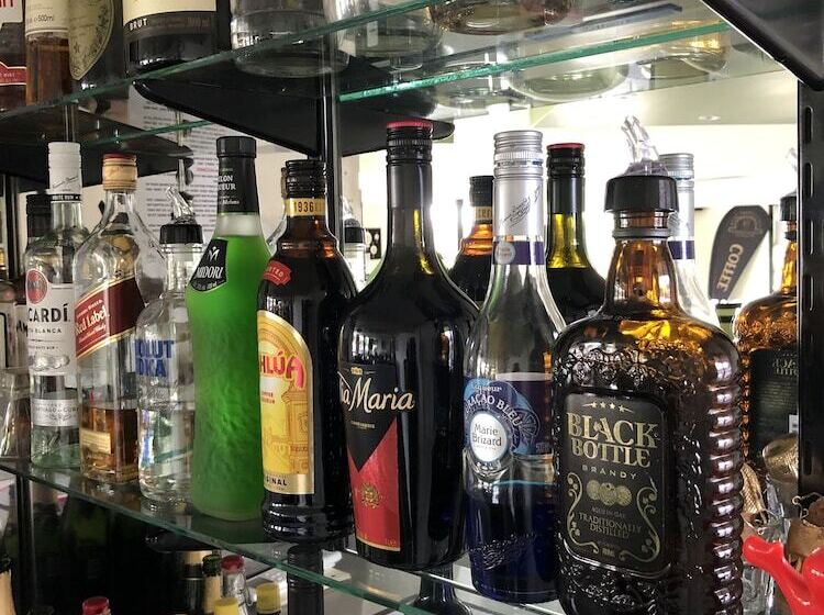 هتل Golden West Motor Inn