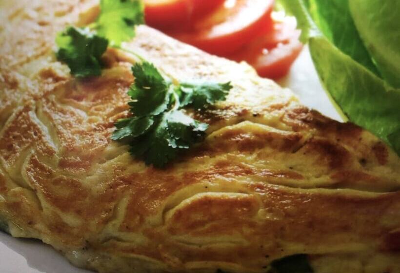 هتل Golden West Motor Inn