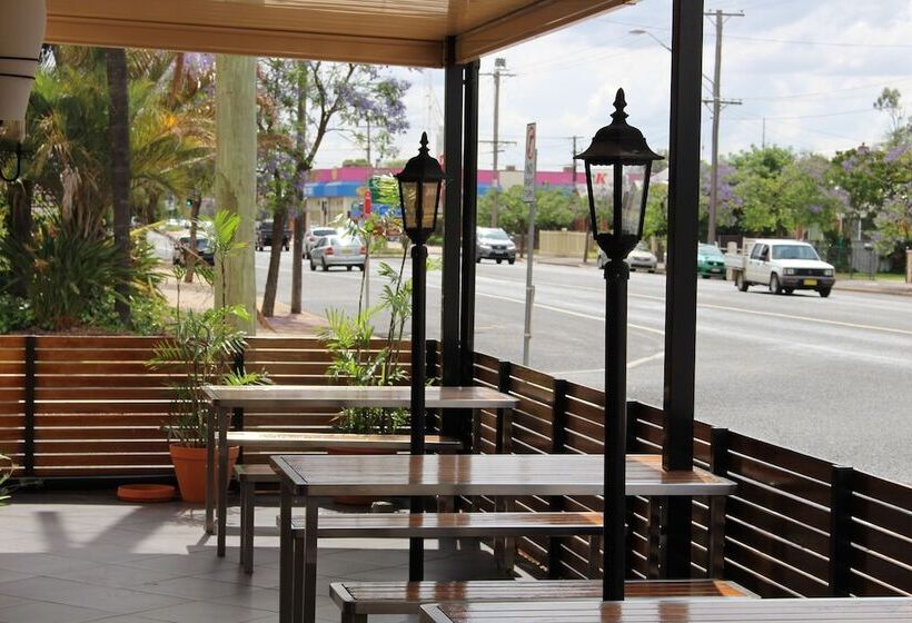 هتل Golden West Motor Inn