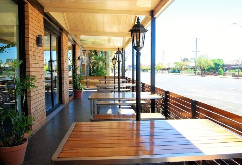 هتل Golden West Motor Inn