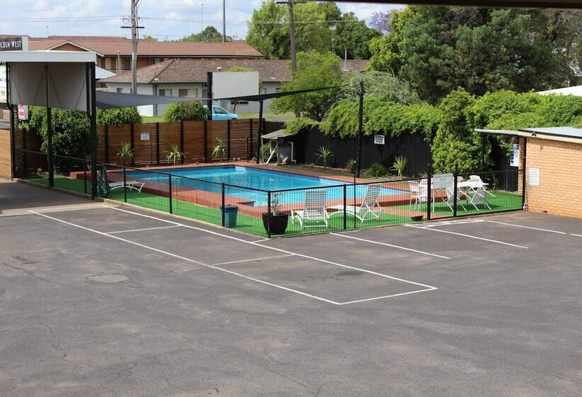 هتل Golden West Motor Inn