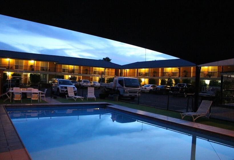 هتل Golden West Motor Inn