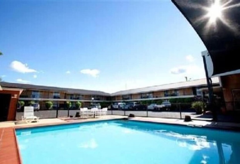 هتل Golden West Motor Inn