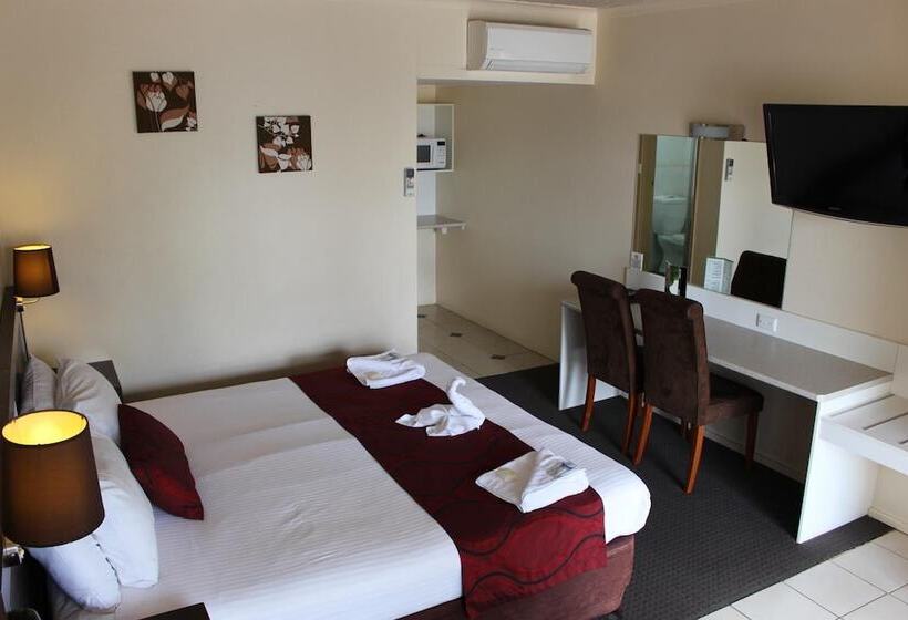 هتل Golden West Motor Inn