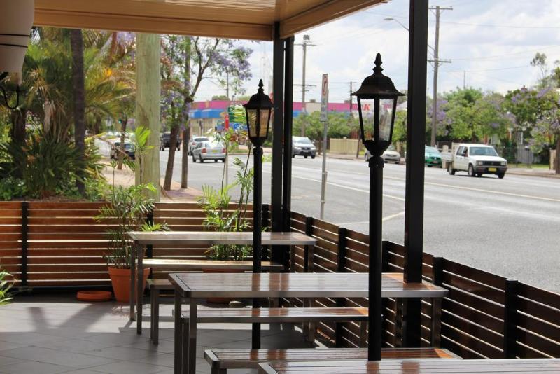 هتل Golden West Motor Inn