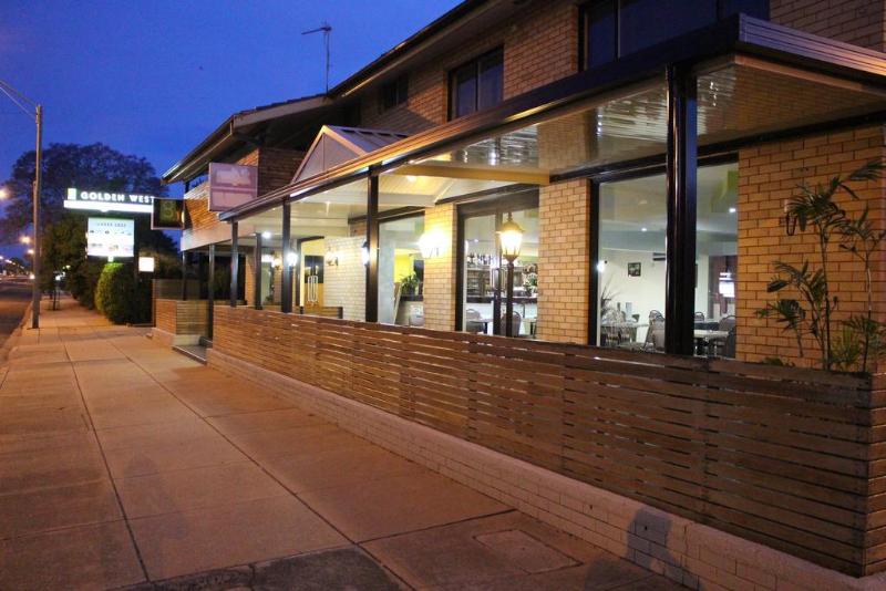 هتل Golden West Motor Inn