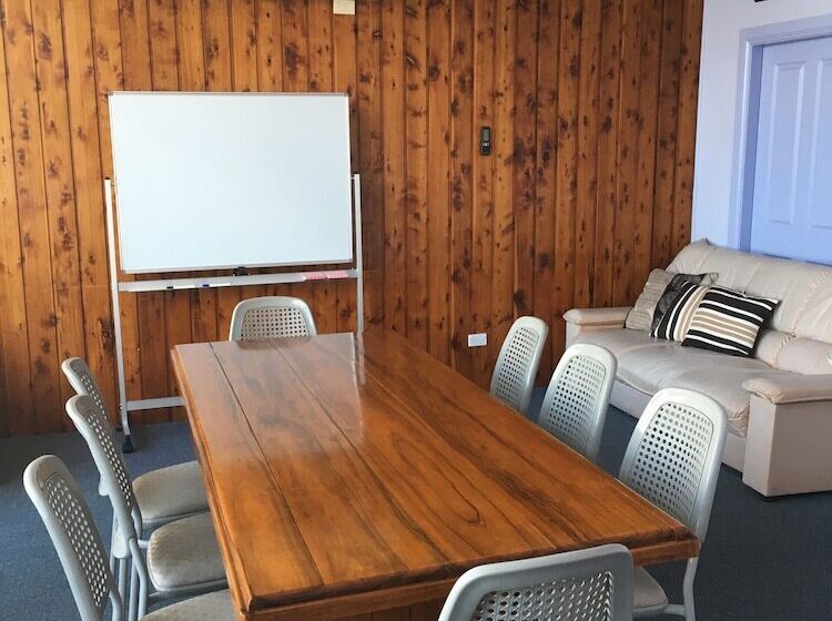 בית מלון כפרי Waterview Gosford Motor Inn