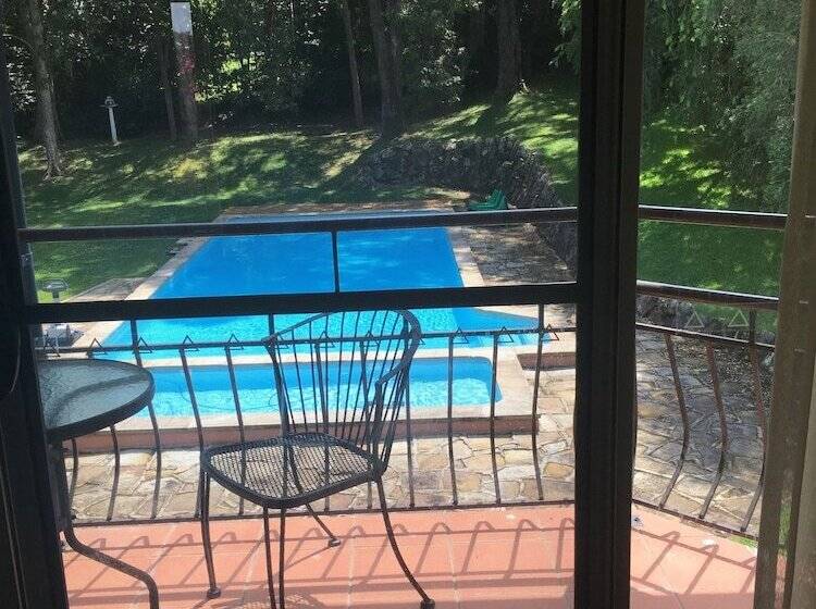 בית מלון כפרי Waterview Gosford Motor Inn