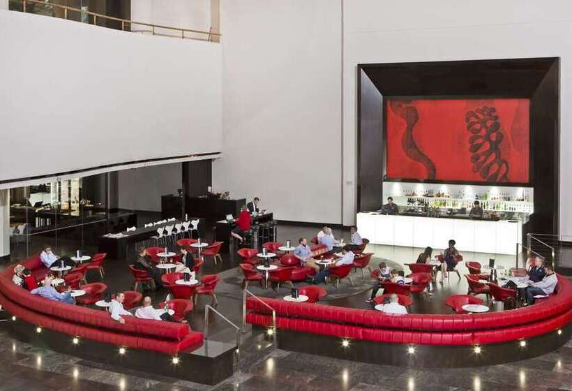 هتل Hilton Brisbane