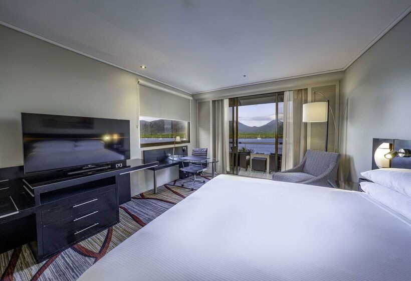 בית מלון כפרי Hilton Cairns