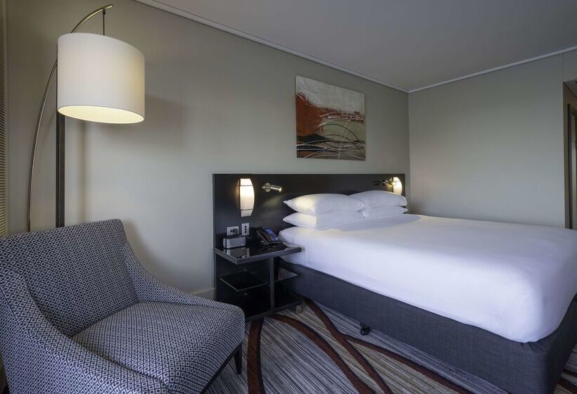 בית מלון כפרי Hilton Cairns