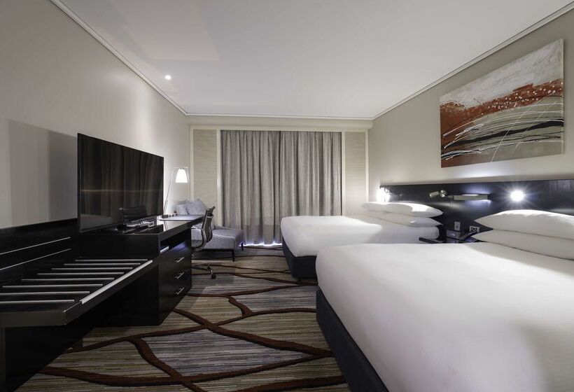 בית מלון כפרי Hilton Cairns