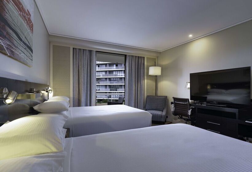 בית מלון כפרי Hilton Cairns