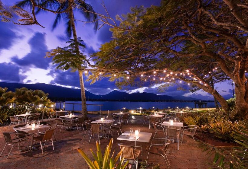 בית מלון כפרי Hilton Cairns