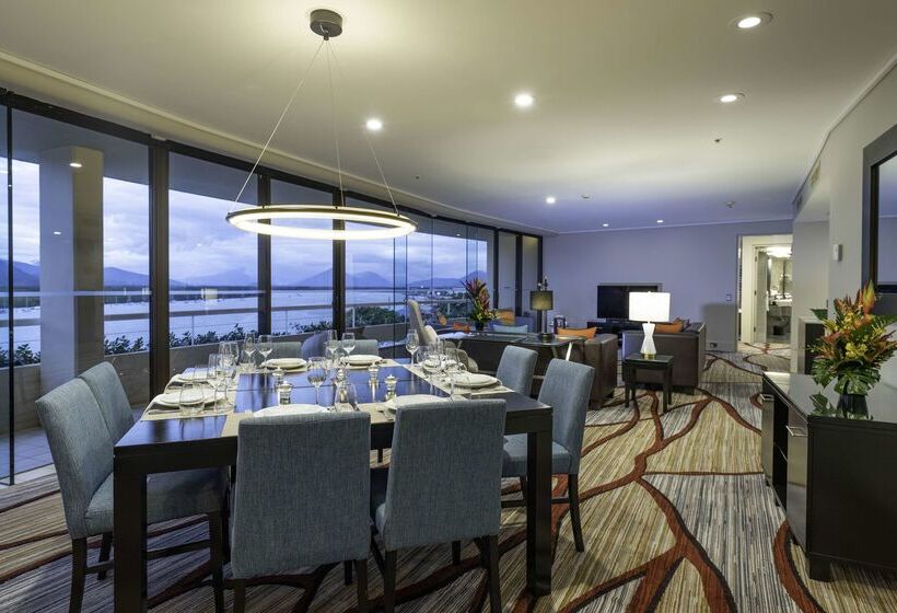 בית מלון כפרי Hilton Cairns