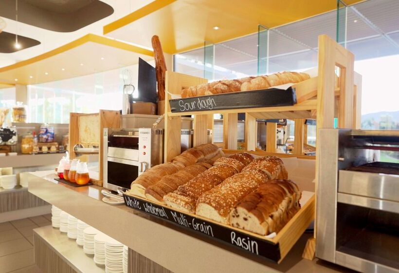 בית מלון כפרי Hilton Cairns